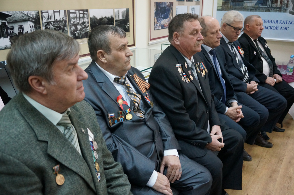 6 Члены  ВГООИЧ  Ликвидатор на открытии выставки в музее.JPG