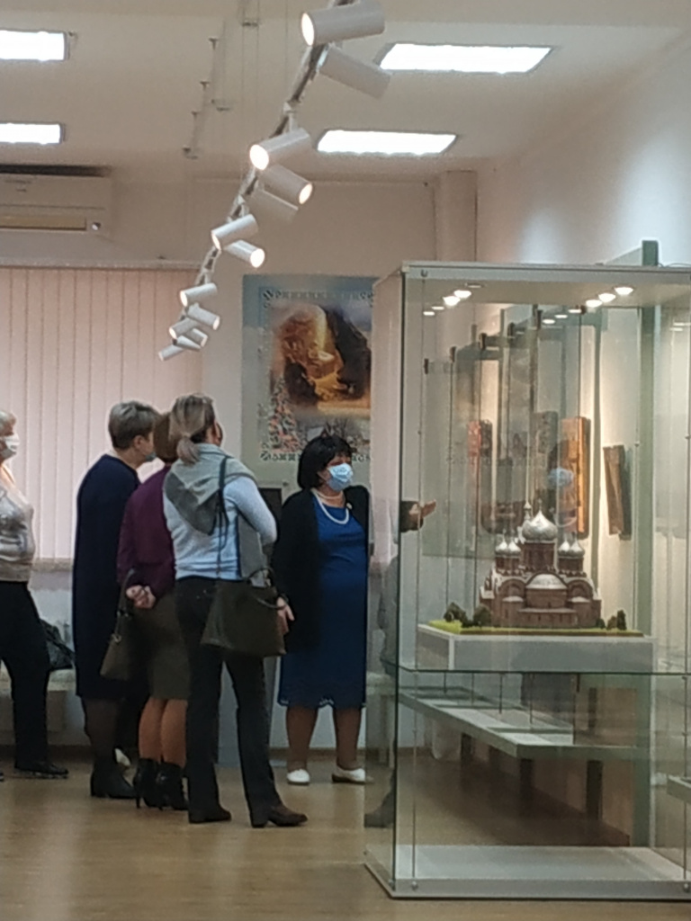 Экскурсия по выставке Православная икона на Дону (2).jpg