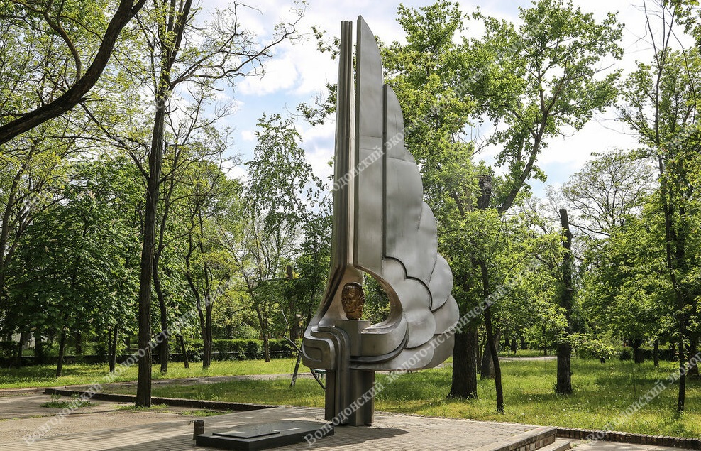 Памятник В.С.Лецко в парке Юность.jpg